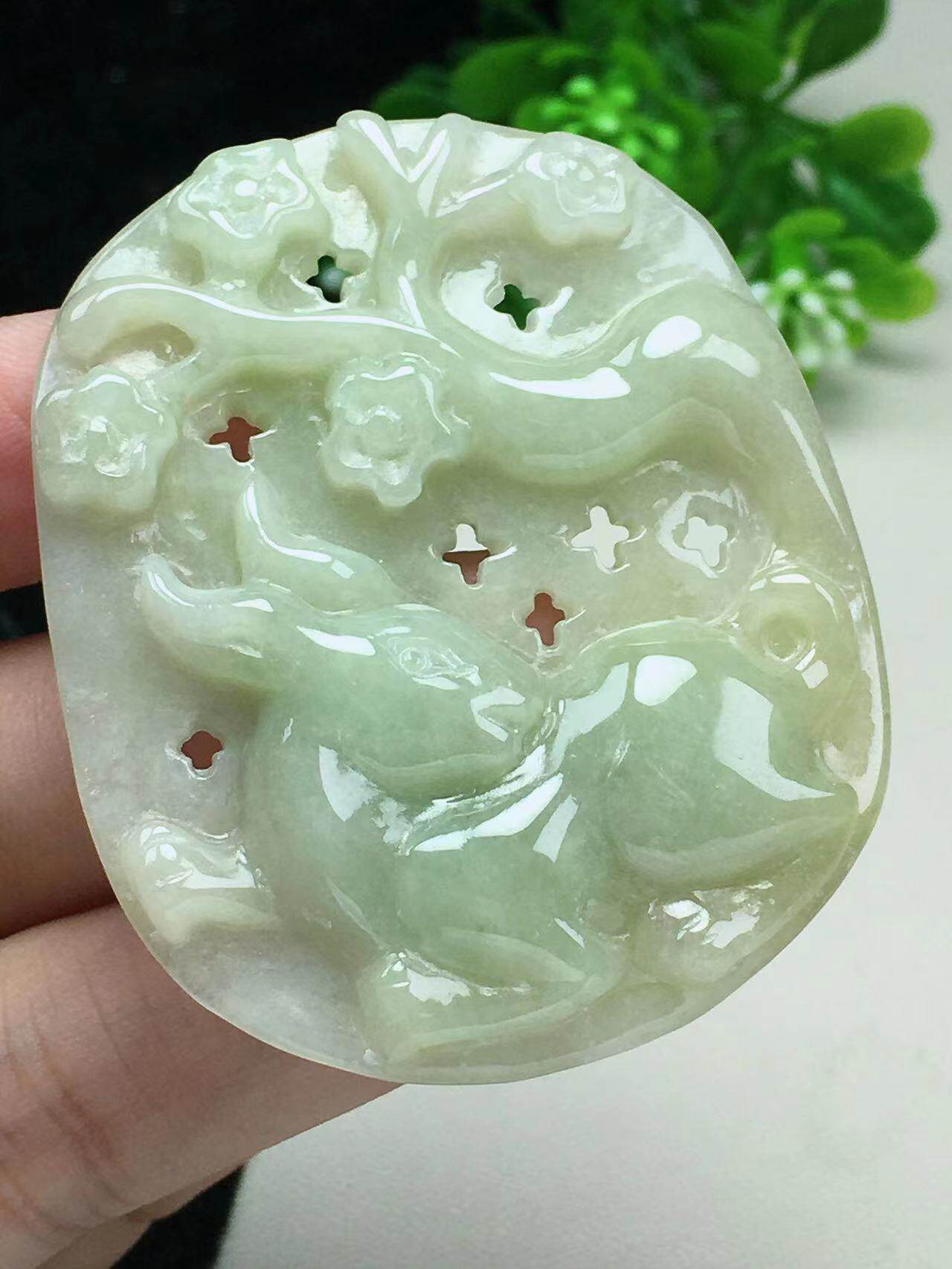 翡翠A货 镂空雕刻 油青 生肖颈饰
