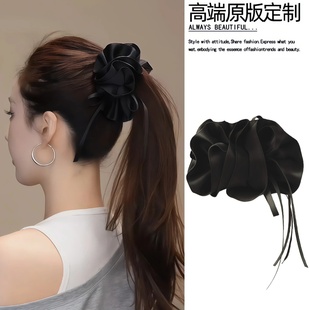 黑色飘带花苞香蕉夹女2026新款后脑勺高马尾发夹扭扭夹竖夹子头饰