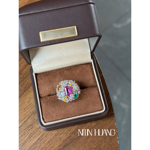 培育彩色蓝宝石秘密花园戒指