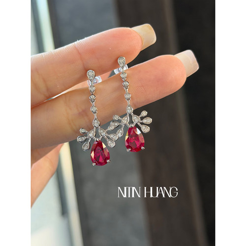 为爱加冕鸽血红宝石水滴耳坠