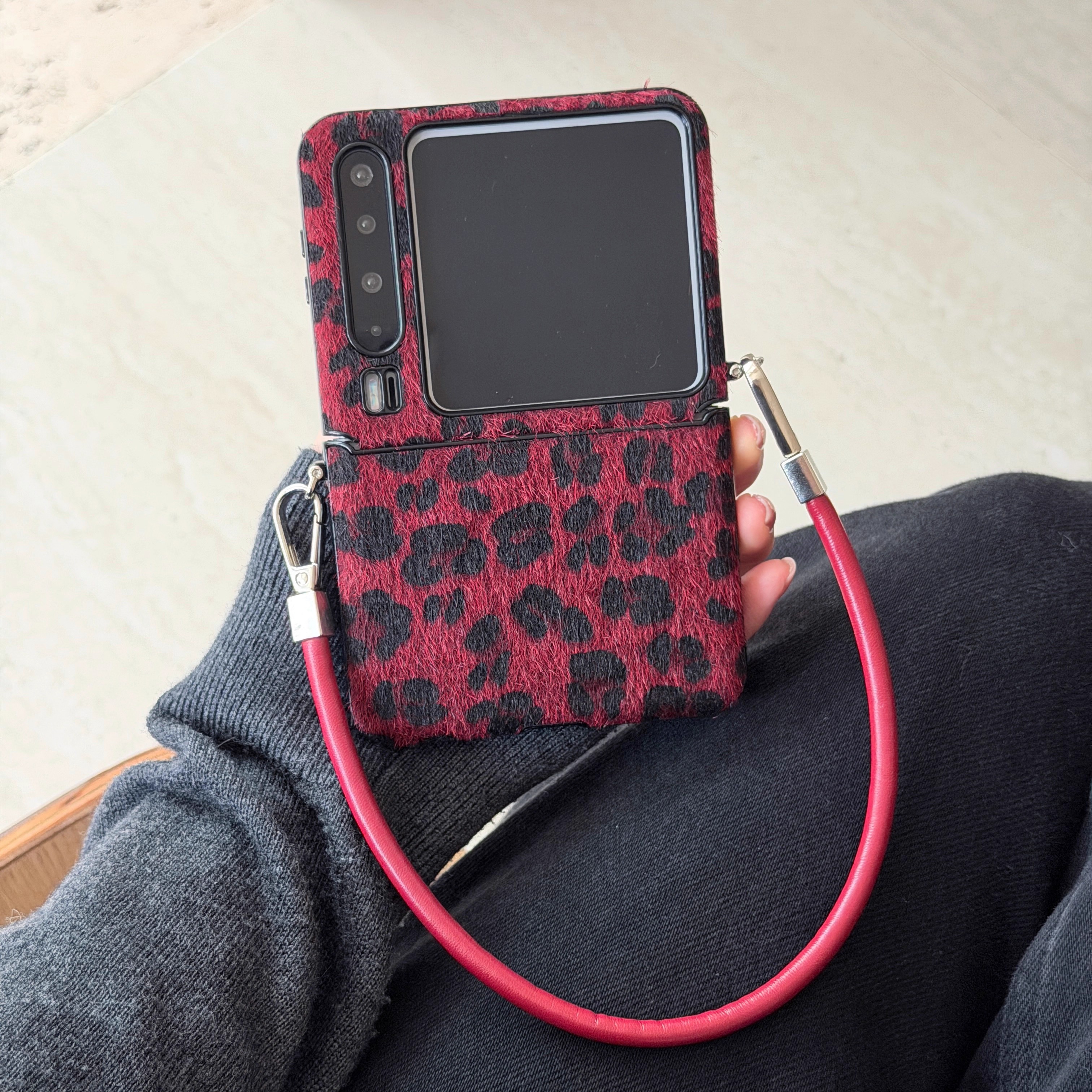 秋冬毛茸酒红豹纹手提挂绳适用华为pura x手机壳pocket2全包新款小米MIXFlip2折叠屏vflip翻盖防摔女保护套