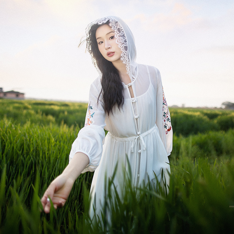 连帽绣花连衣长裙女文艺复古