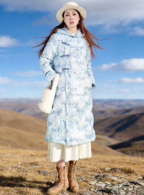 清【风信丁香】原创印花长款羽绒服女2025冬连帽偏襟保暖蓝色外套