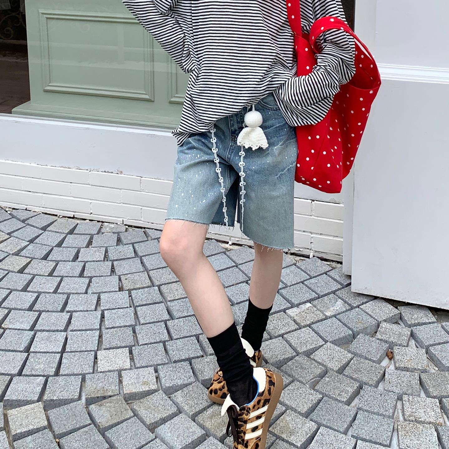 YANAG晴天娃娃星空牛仔烫银中裤