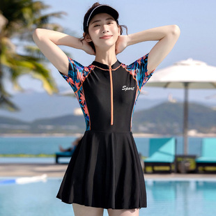 遮肚显瘦泡温泉沙滩泳装 拼色运动休闲韩版 平角大码 泳衣女连体裙式
