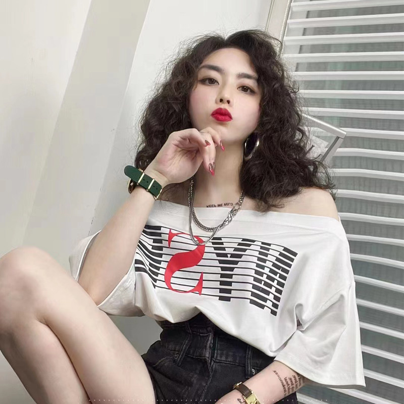 短袖一字肩露香肩印花纯棉女
