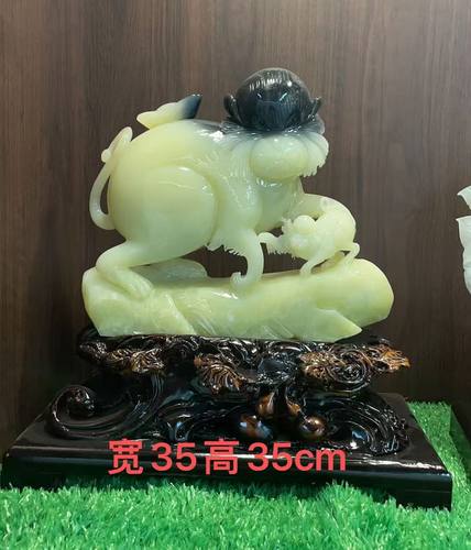 岫玉猴摆件天然玉石手工雕刻俏色巧雕