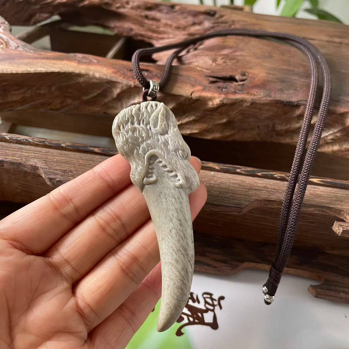 和田玉狼牙挂件吊坠项链天然玉石手工雕刻浆料水草