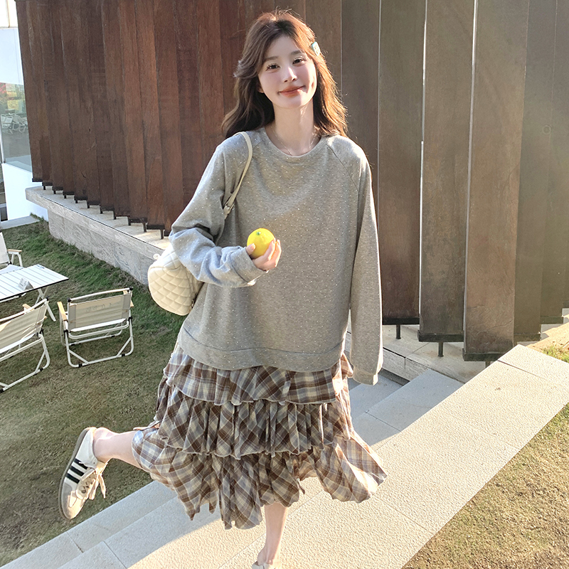 灰色设计感针织亮钻拼接连衣裙女2025春新款慵懒风连帽卫衣长裙子