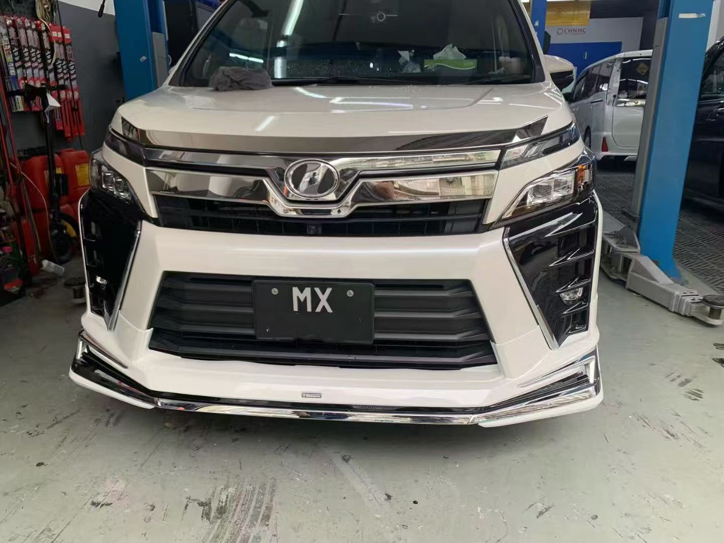 适用于22-25款丰田VOXY 90系改装蒙娜丽莎小包围VOXY升级前唇后唇