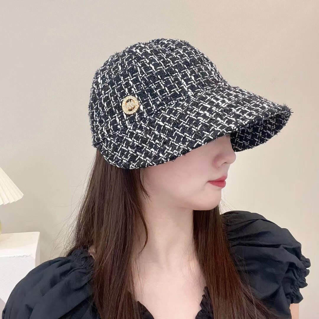 韩系春秋百搭小香格纹字母鸭舌帽女亮丝显脸小棒球帽时尚防晒帽子