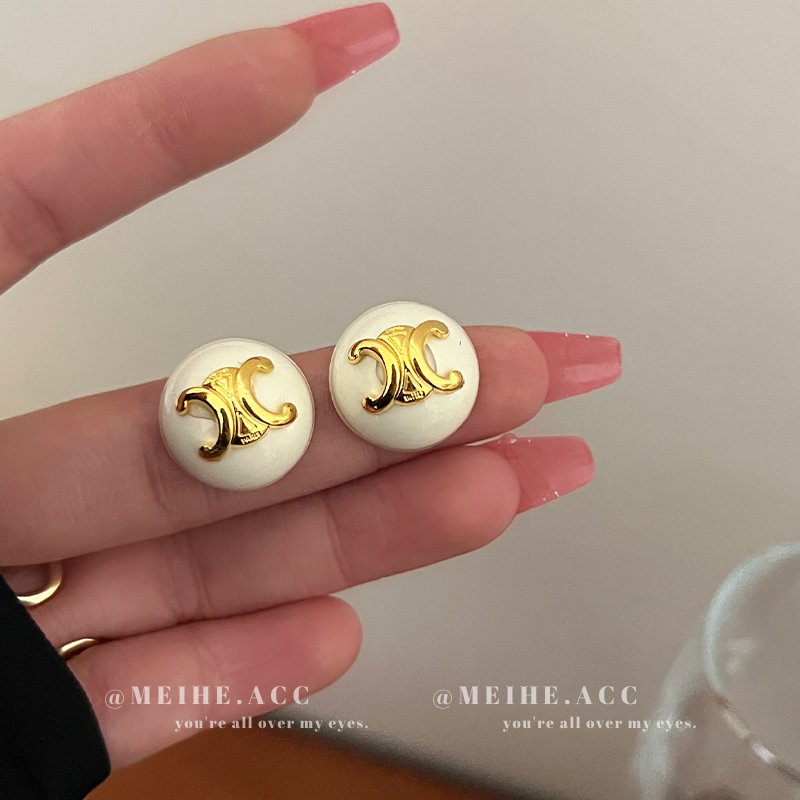 欧美风亮漆奶油白半球耳钉