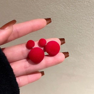 冬日氛围~新年红丝绒大小圆球耳环气质通勤两种戴法惊艳显白耳钉