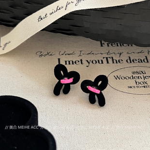 浪漫cursh 可爱黑玫植绒蝴蝶结耳钉精致小巧2023冬天几何通勤耳环