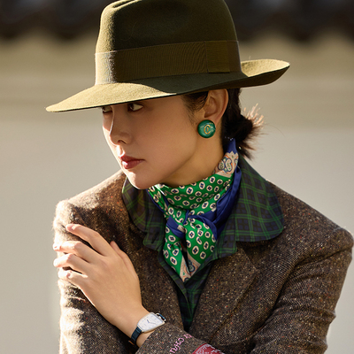 百搭有型真丝方巾时尚百搭