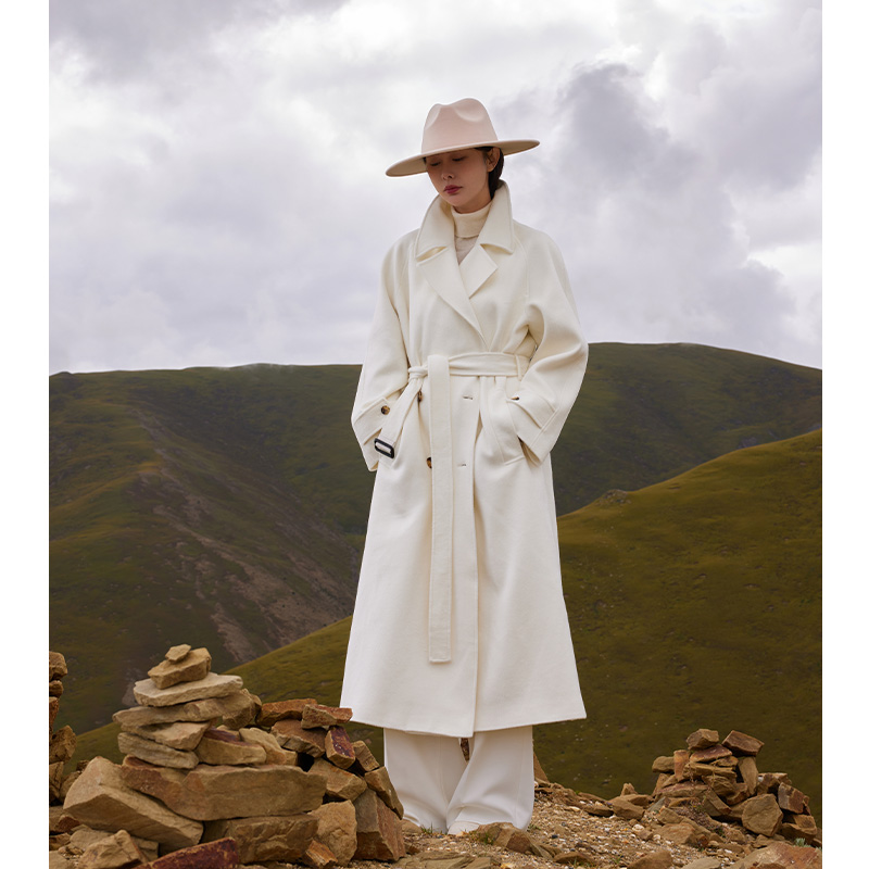 babycashmere纯白色大衣