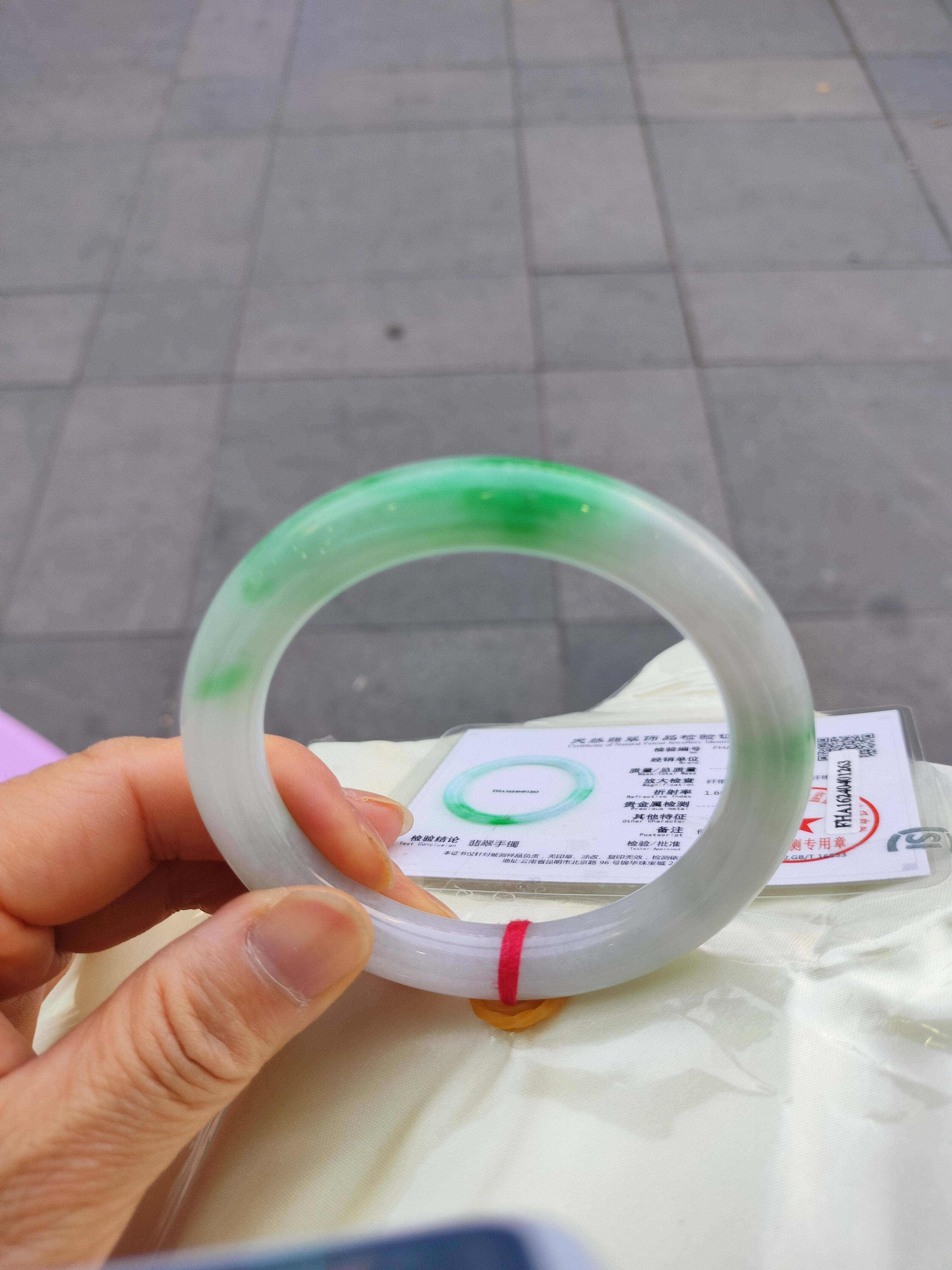 翡翠手镯a冰糯种57缅甸玉高端女款贵妃阳绿飘花24R