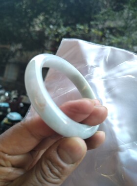 缅甸翡翠手镯冰种内径63 大号无纹圆镯A货正品送权威证书R