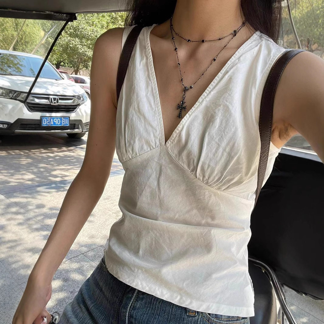 小海鸥白色V领辣妹吊带