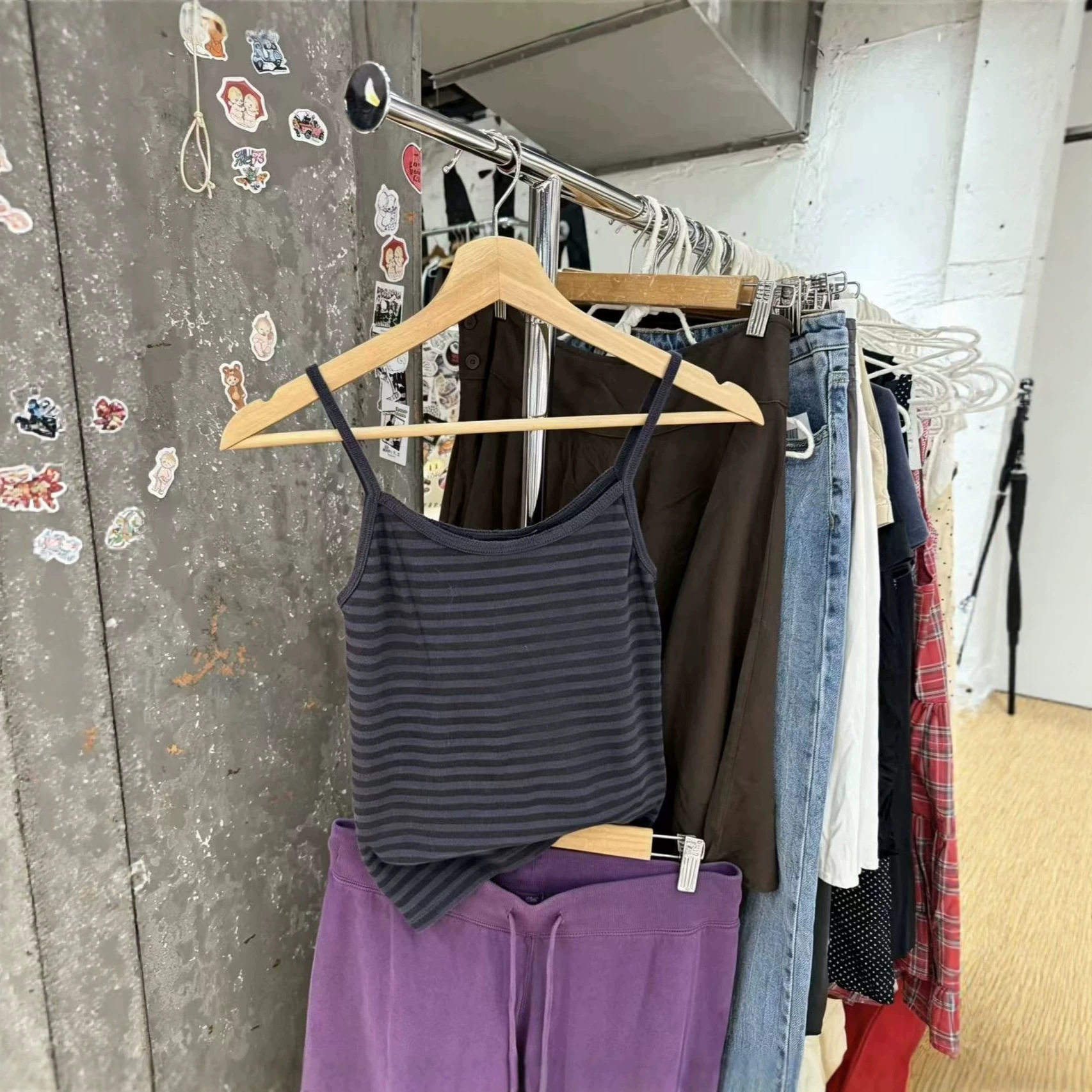 小海鸥藏蓝条纹吊带背心