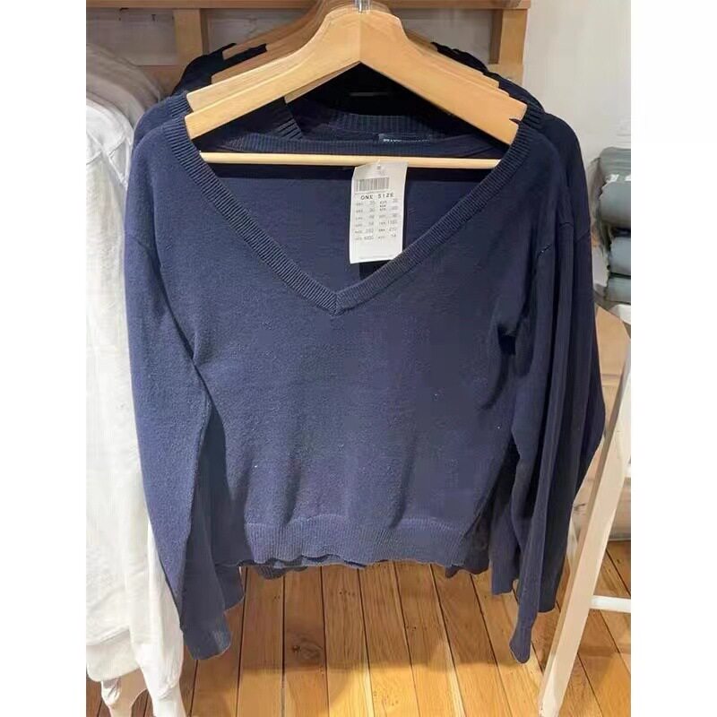 小海鸥藏青V领慵懒针织衫