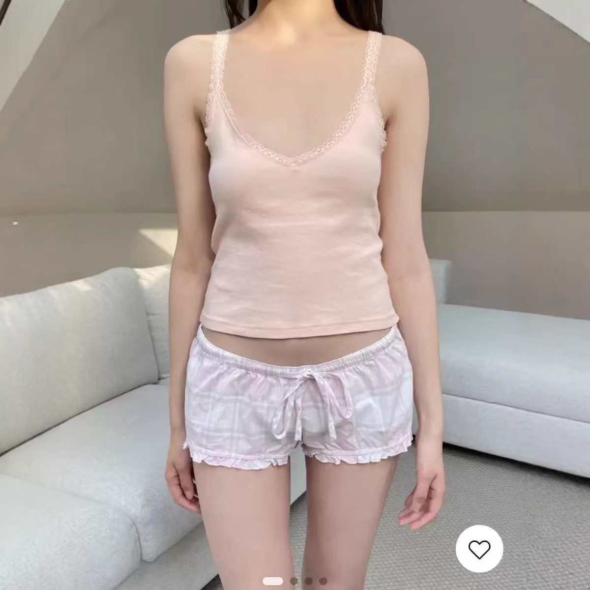 小海鸥辣妹浅粉蕾丝V领背心