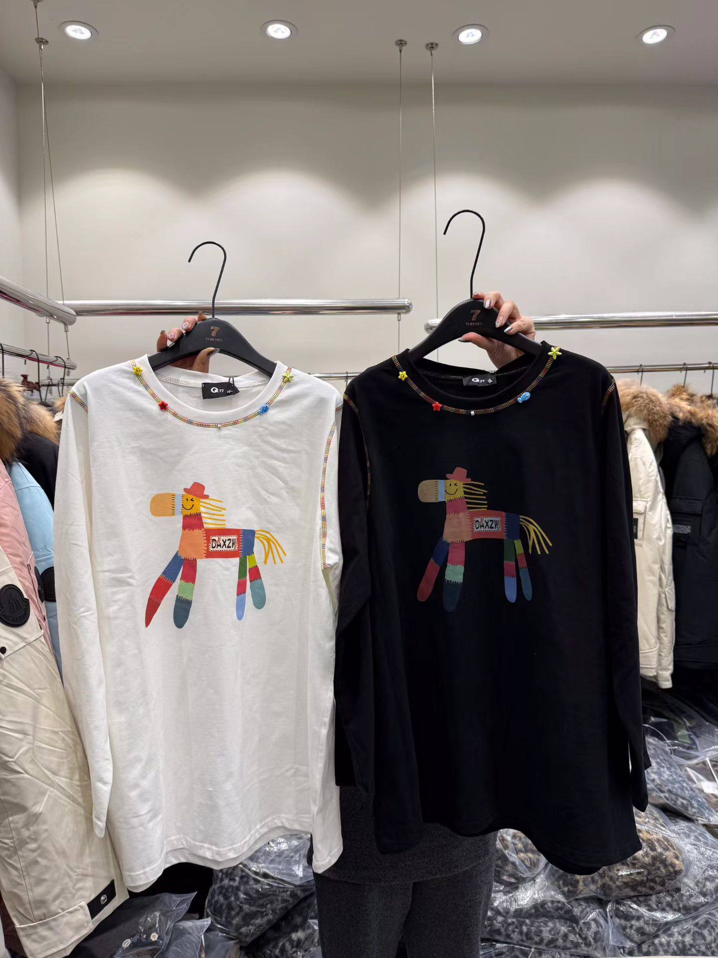 胖妹妹中长款卡通刺绣小马T恤女秋冬款200斤宽松打底衫大码女装