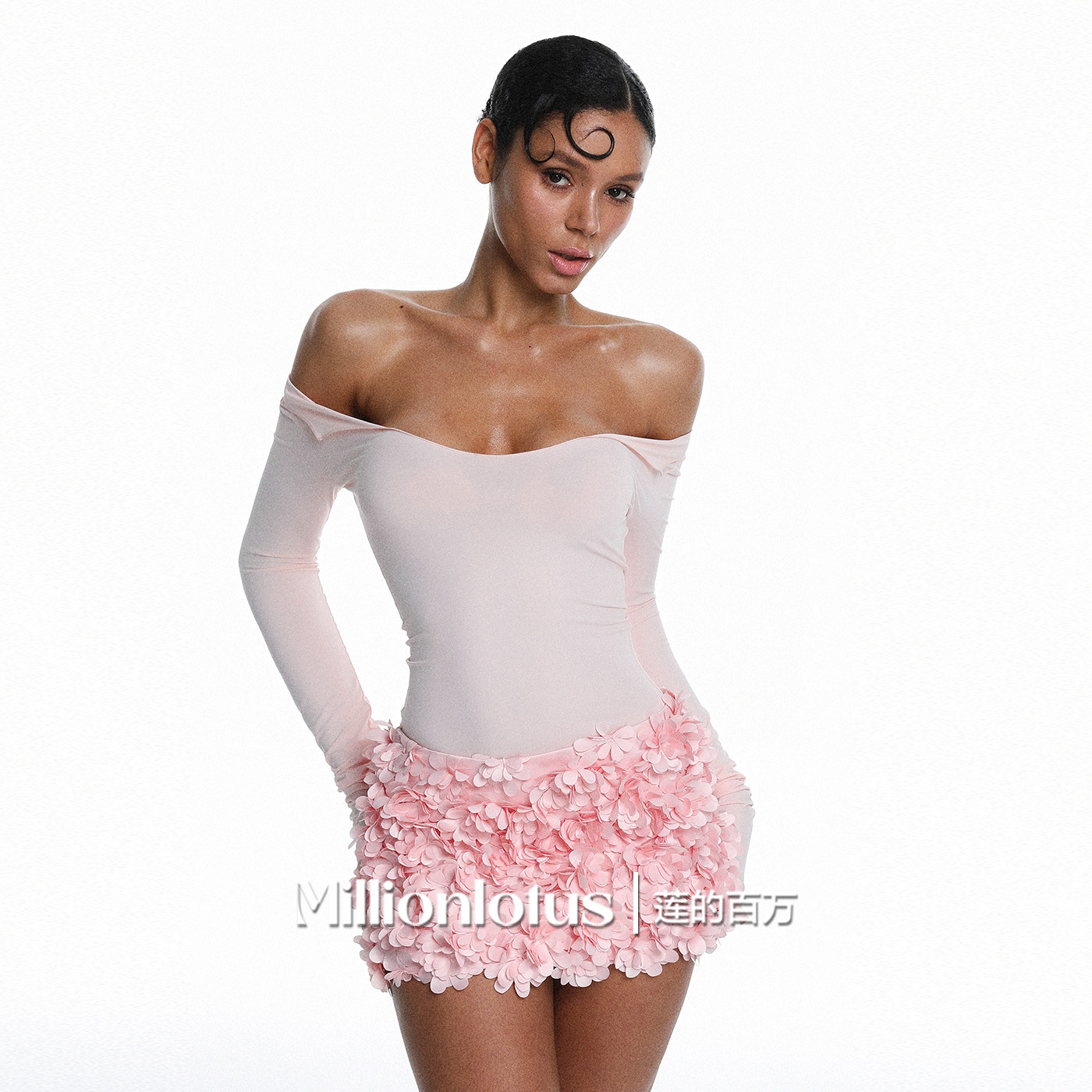 莲的百万  一字肩长袖套装紧身露肩上衣立体花朵包臀短裙辣妹性感