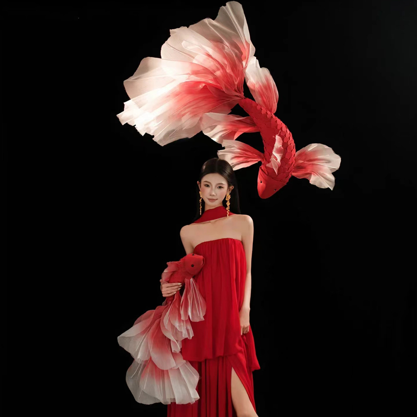 锦鲤道具红色锦鲤摄影氛围感中国红新年主题装饰少女写真大锦鲤