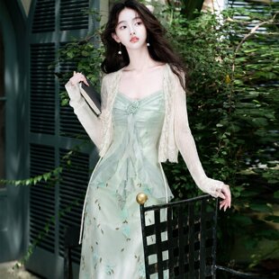 女神轻奢绝美法式薄荷绿色连衣裙气质清冷感立体碎花吊带裙二件套