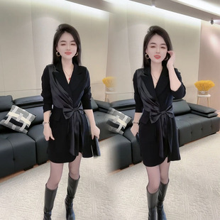 法式赫本风时尚连衣裙女2025春季新款设计感显瘦收腰蝴蝶结西服裙