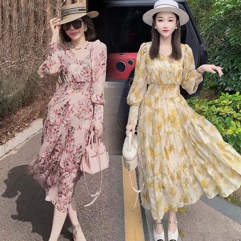 夏季新款连衣裙2024年韩版收腰洋气长款甜美碎花女裙度假风沙滩裙