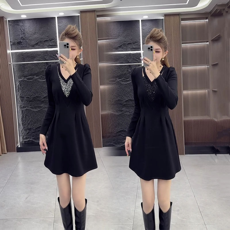 韩版洋气亮片设计V领时尚连衣裙女2025冬季新款修身显瘦百搭裙子,女装/女士精品,连衣裙,淘宝优惠券,粉丝福利购,淘宝优惠卷