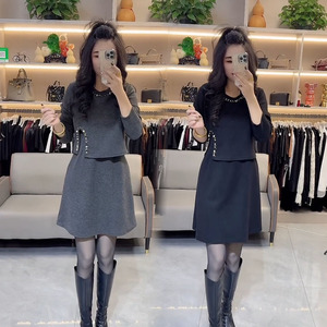 欧货小香风珍珠假两件连衣裙女2025冬季新款洋气设计感开叉显瘦裙