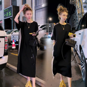 欧货慵懒风趴条T恤连衣裙女2026夏季新款侧边条纹直筒宽松长裙潮