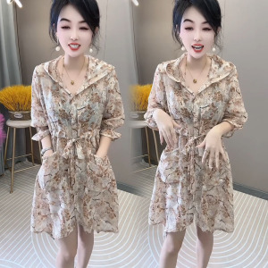 时尚防晒服春夏季宽松显瘦连帽花色设计感中长款收腰显瘦衬衫裙女