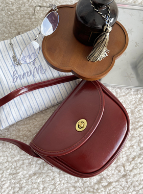 复古马鞍包女2025新款红色斜挎包小众高级感通勤包