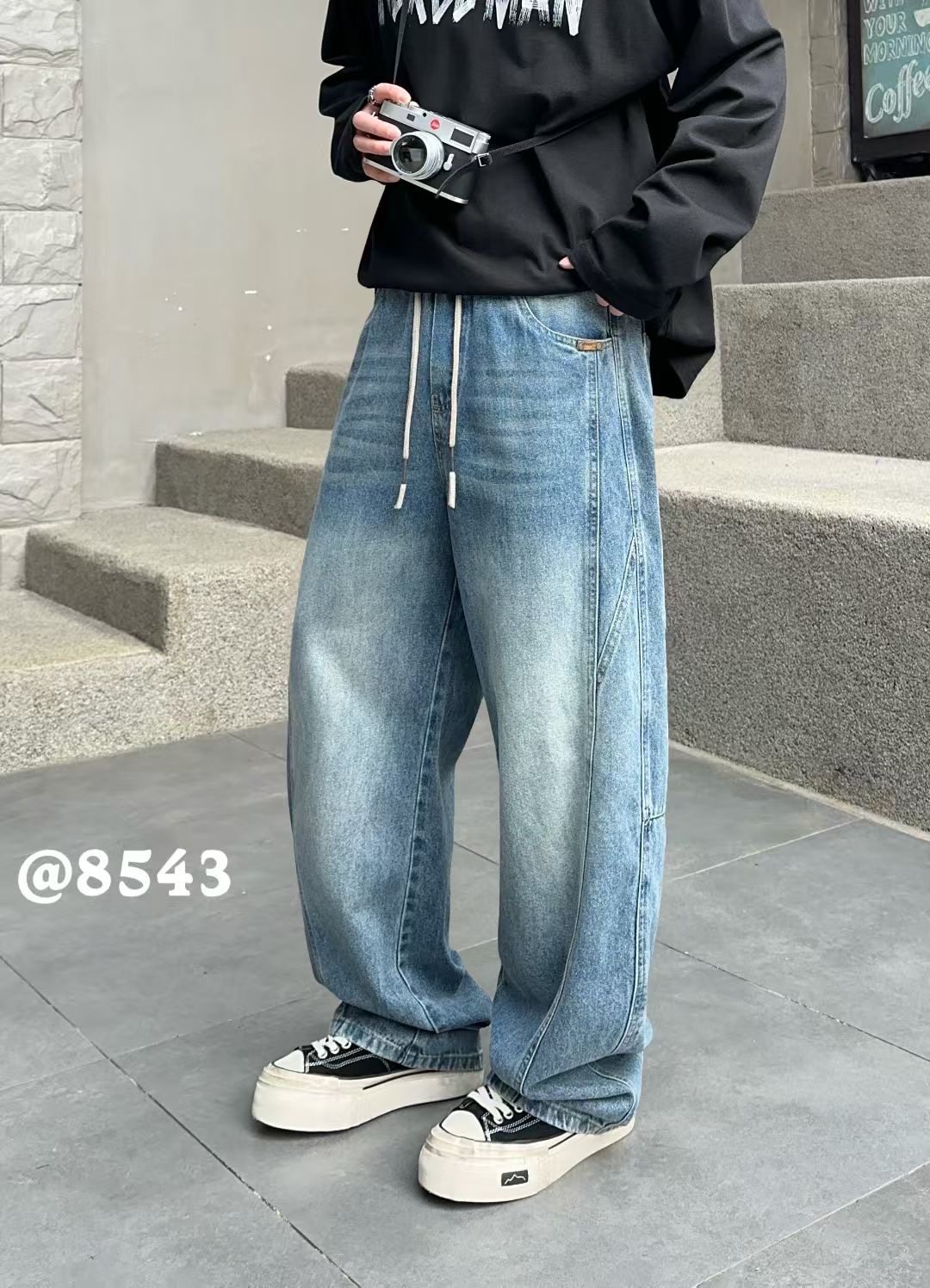 2026春季新品渐变牛仔裤宽松直筒铆钉装饰阔腿裤男士浅蓝色弯刀裤