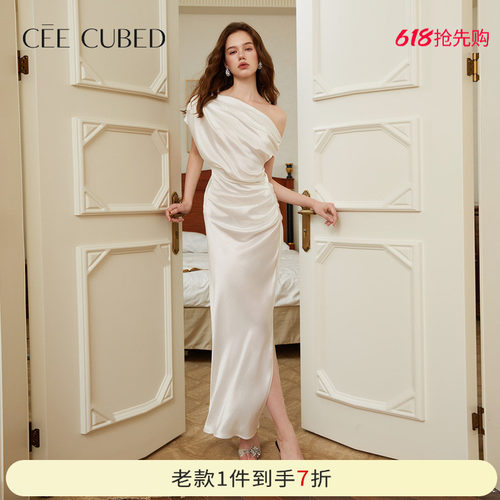 CEECUBED米白醋酸斜肩连衣裙