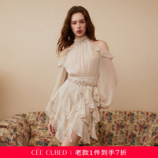 章梓馨同款CEE CUBED米灰不规则荷叶边手缝碎钻露肩长袖连衣裙女