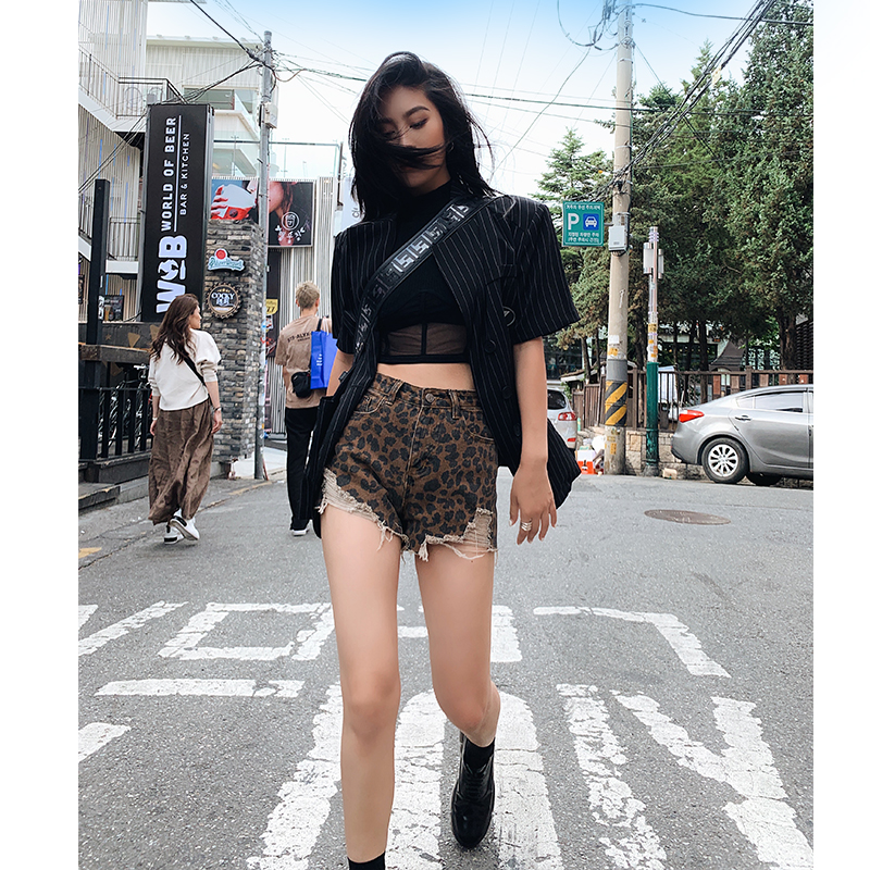 aiyaliu豹纹做旧风毛边牛仔短裤