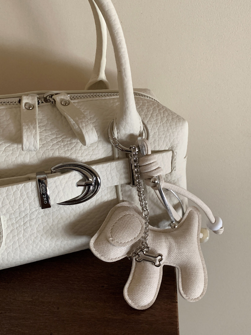 Cream textured handbag with silver hardware and dog charm