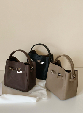 南风Chio2nd 戴妃暖咖水桶包包女2025新款高级通勤手提单肩斜挎包