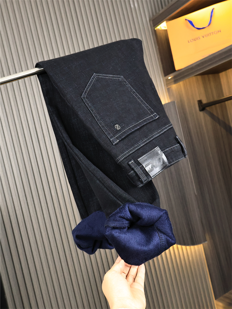 柜600+~黑牛洗水！牛仔裤潮