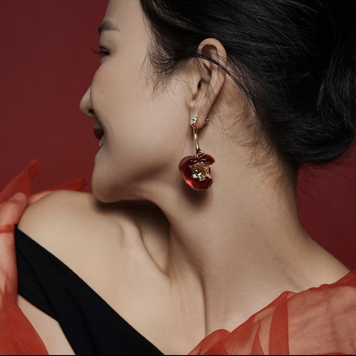 铜合金树脂耳钉一口苹果趣味耳环925银针轻奢小众时髦个性耳饰女