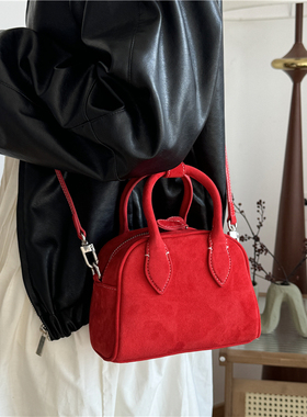 韩国小众定制手工包氛围感百搭红色羊京绒翻毛皮单肩斜挎波士顿包