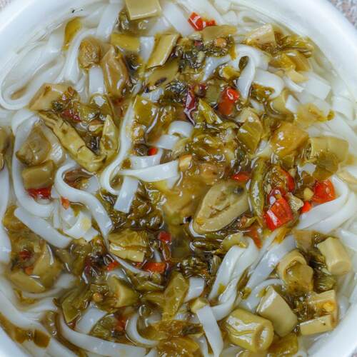 酸辣脆爽酸菜炒竹笋即食瓶装榨菜