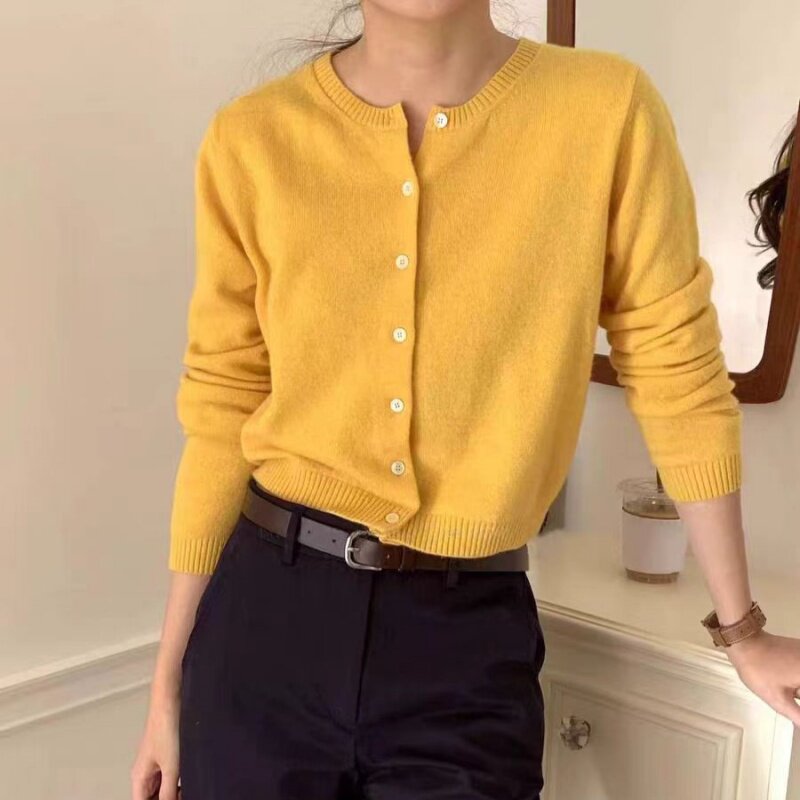 复古高级感山羊绒针织开衫女短款高腰小外套2026新款圆领羊毛上衣