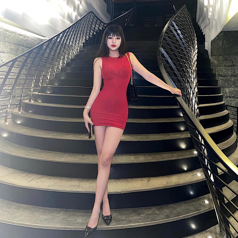 艾拉性感纯欲裙子女圆领口袋包臀修身显瘦无袖内搭连衣裙短裙红色
