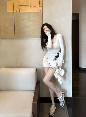 【限定好身材】MISS CHANGE/天丝莫代尔U领长袖包臀连衣裙